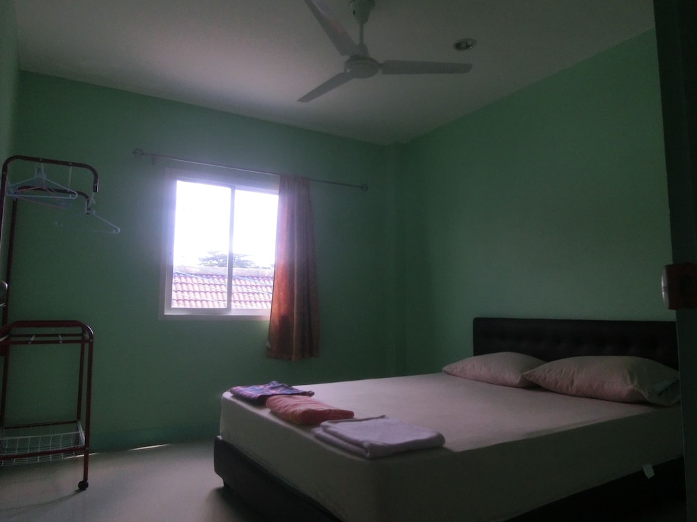 Pek House 6/33
