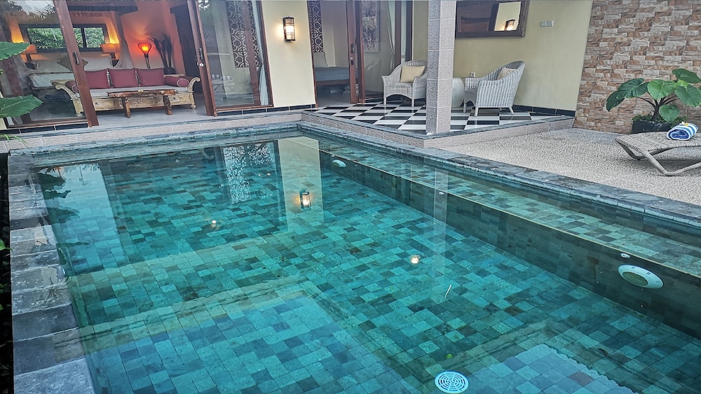 Villa Nirvana 53/81