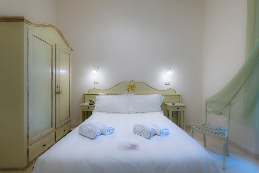 CLASSIC, LARGE SINGLE BED, GARDEN VIEW