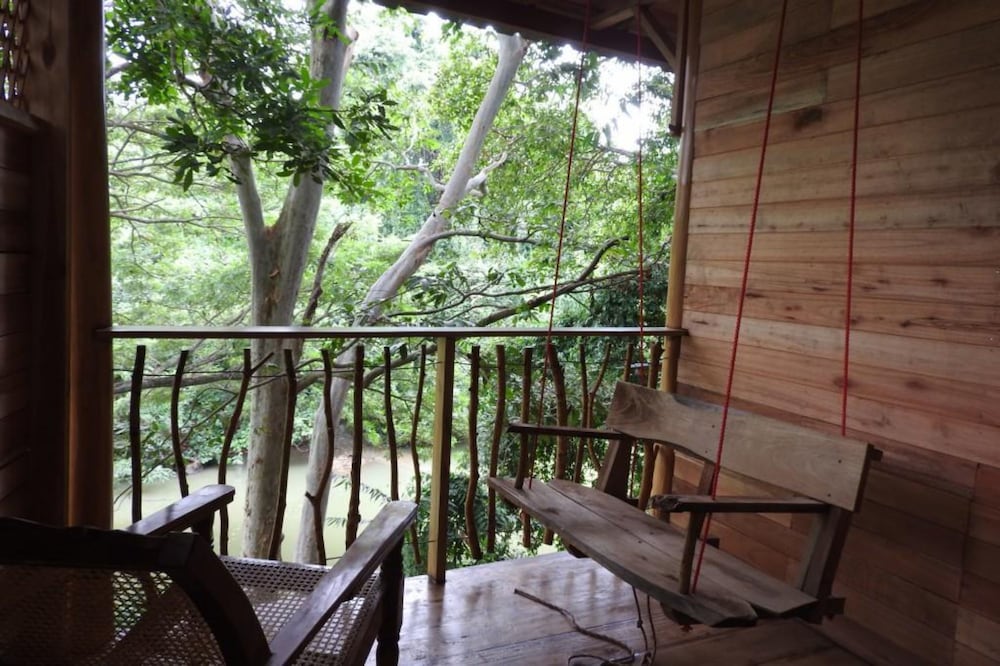 Riverside Cabana Yala 32/50