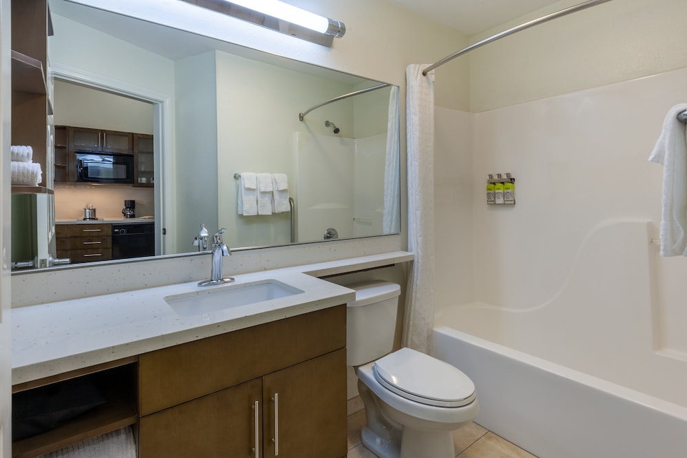 Candlewood Suites West Springfield 13/58