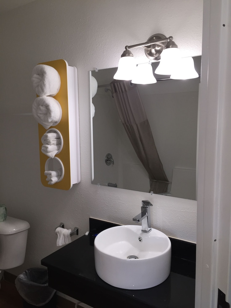 Motel6 Prairie Du Chien, WI 40/45