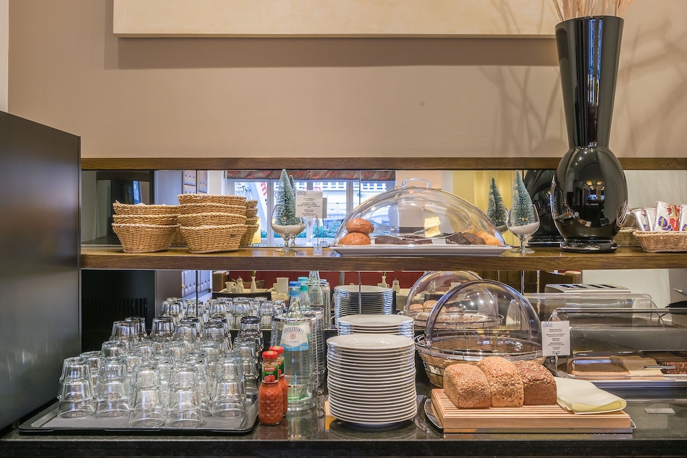 Garner Hotel Essen - Handelshof by IHG 68/85