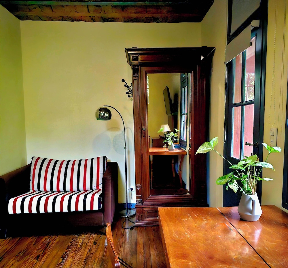 Bourbon Exclusive Jardin Escondido By Coppola 10/50