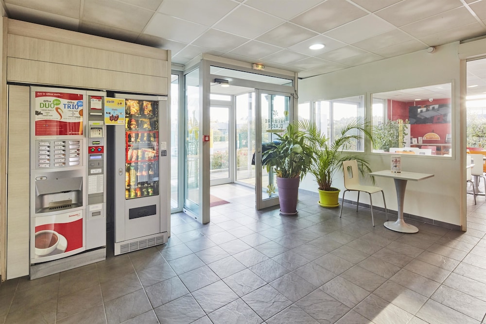 Premiere Classe Avignon Sud - Parc des Expositions 44/62