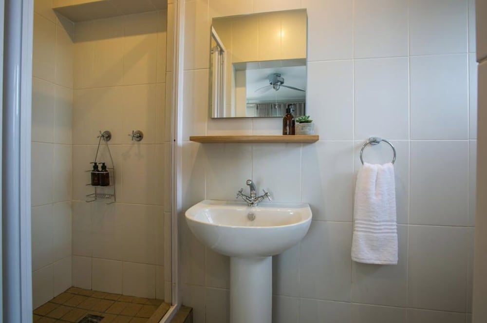 Hout & About Guest House 35/39