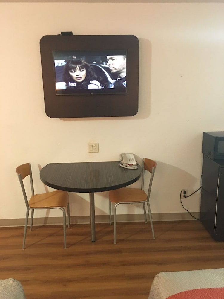 Americas Best Value Inn Apache Junction 49/56