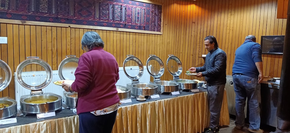 PAHALGAM HOTEL 11/39