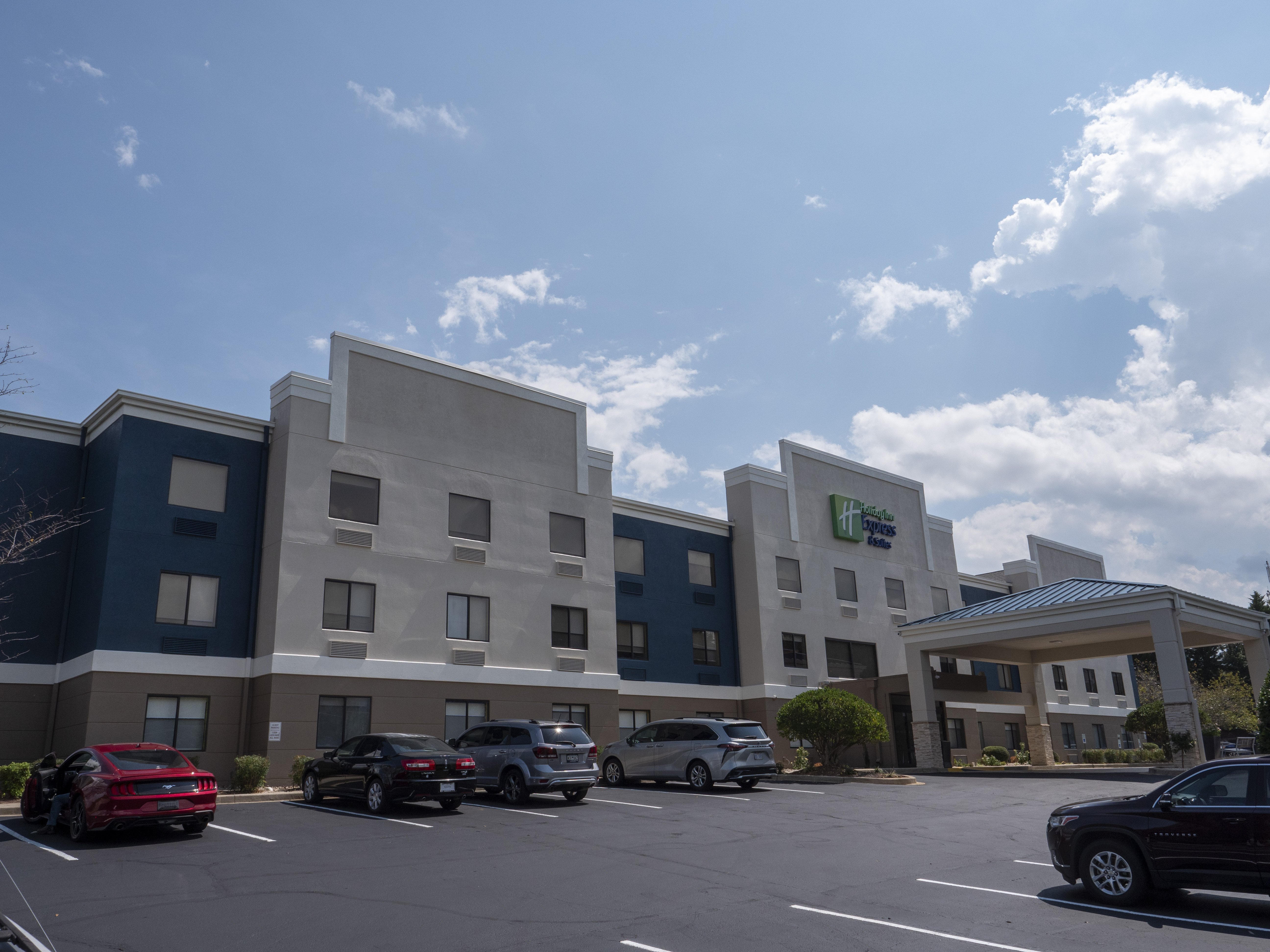 Holiday Inn Express Suites Greenville Airport 66/70