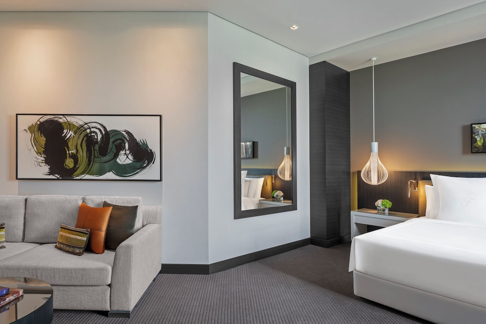 JUNIOR SUITE, KING BED