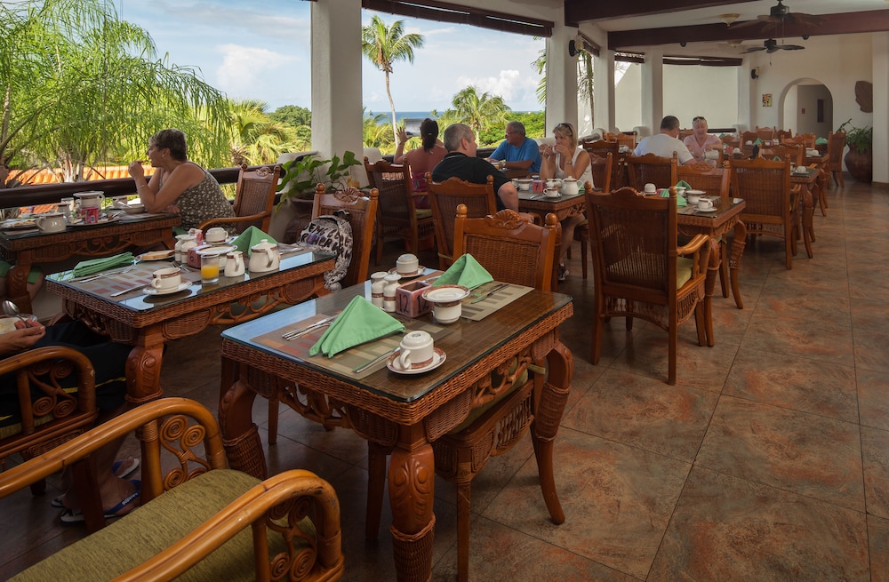 Sugar Cane Club Hotel & Spa 37/43