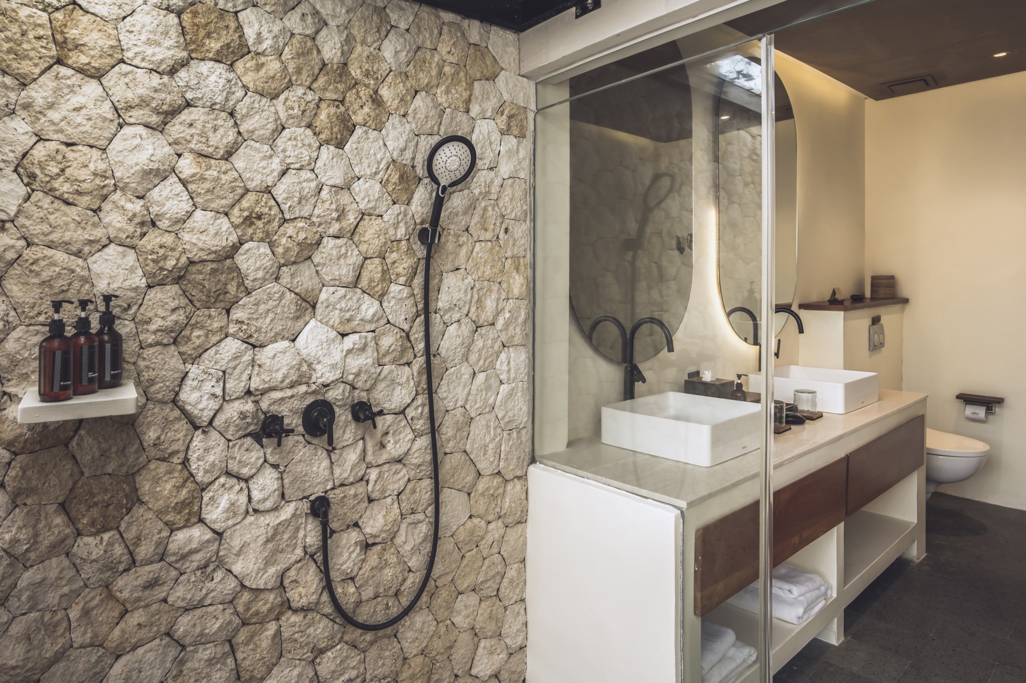 Grand, Adjoining, Suite, Bathtub، Suara Alam Hotel Ubud by Ini Vie Hospitality 7/8