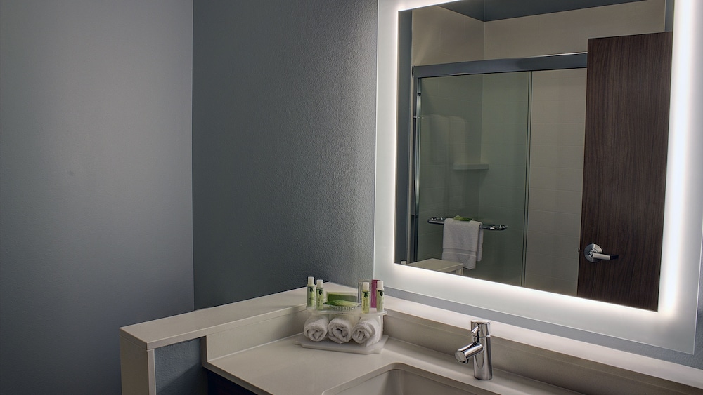 Holiday Inn Express And Suites Spencer 11/53