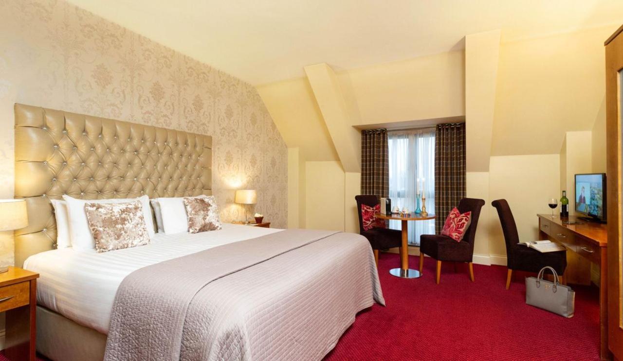 DELUXE, DOUBLE BED