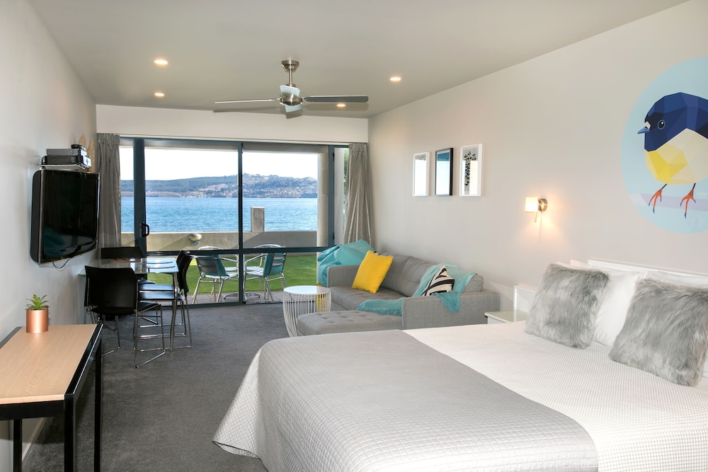 1 BEDROOM, SUITE, LAKE VIEW