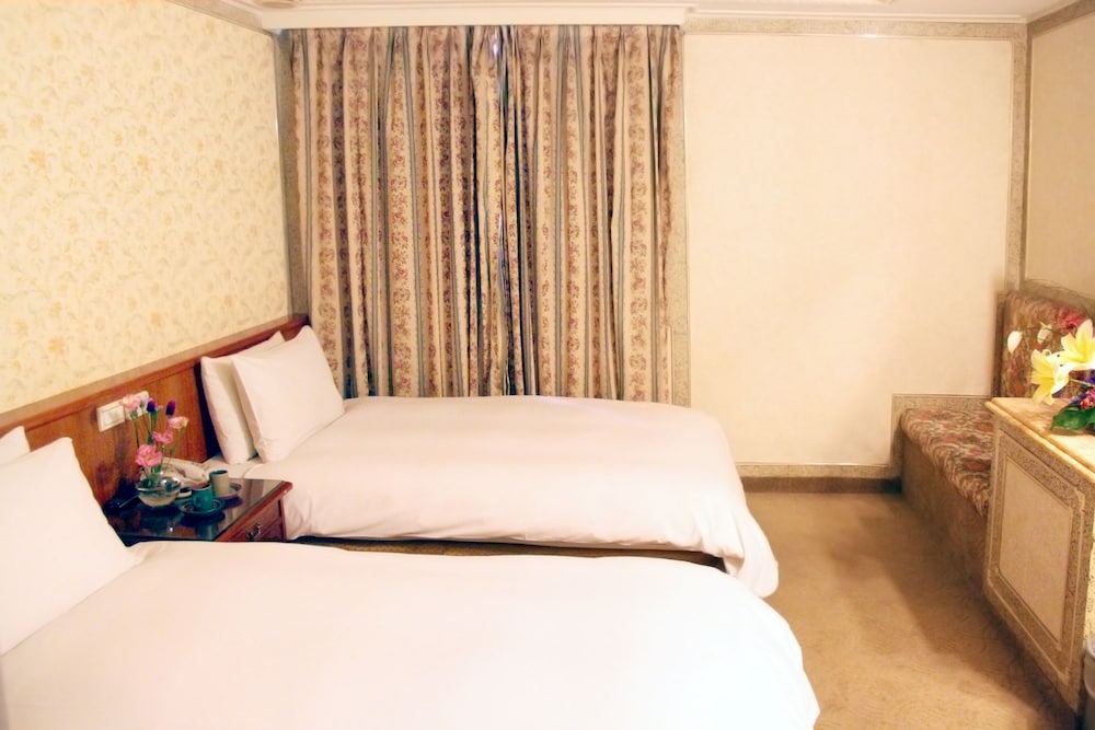 Crystal Hotel 12/67