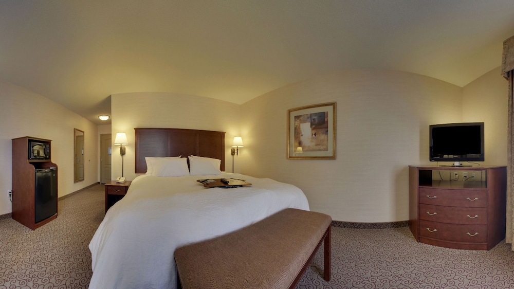 Hampton Inn & Suites West Bend 13/48