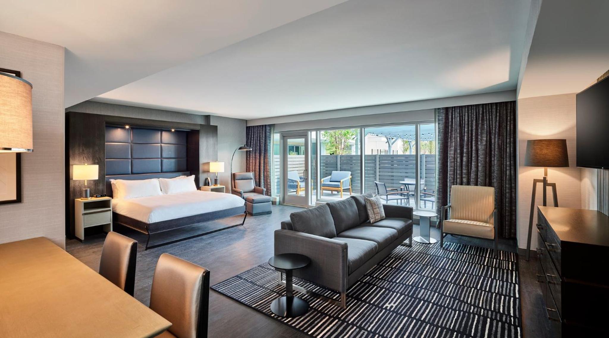Deluxe, Studio, Suite, Queen Bed, Terrace