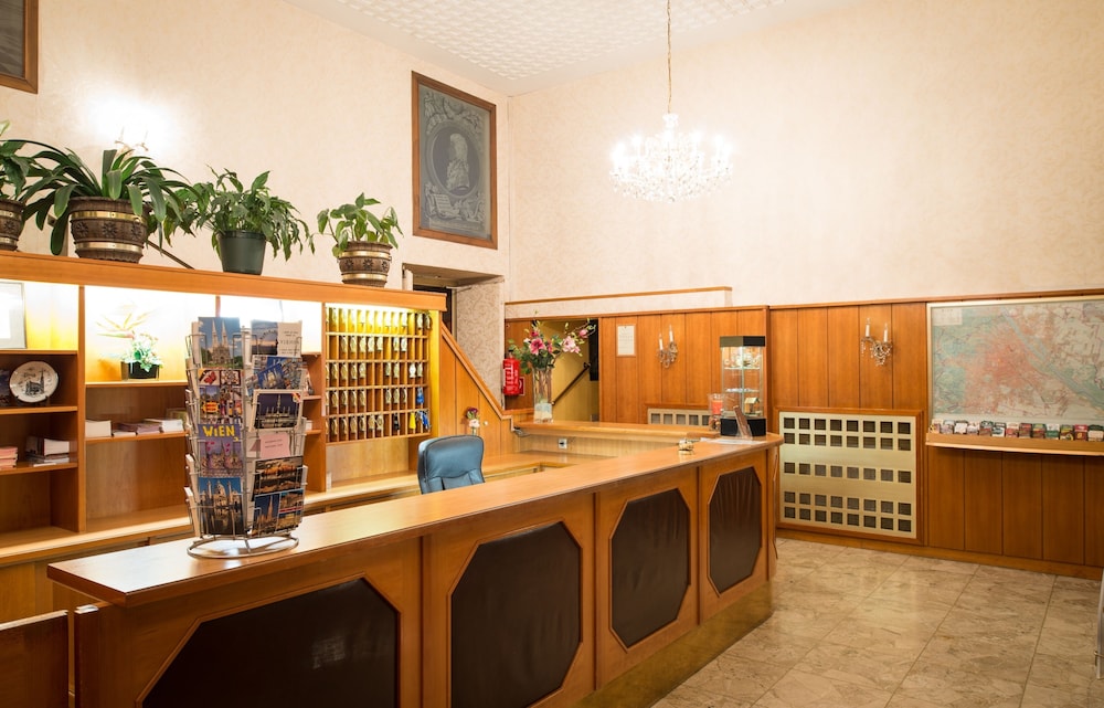Mozart Hotel 8/60