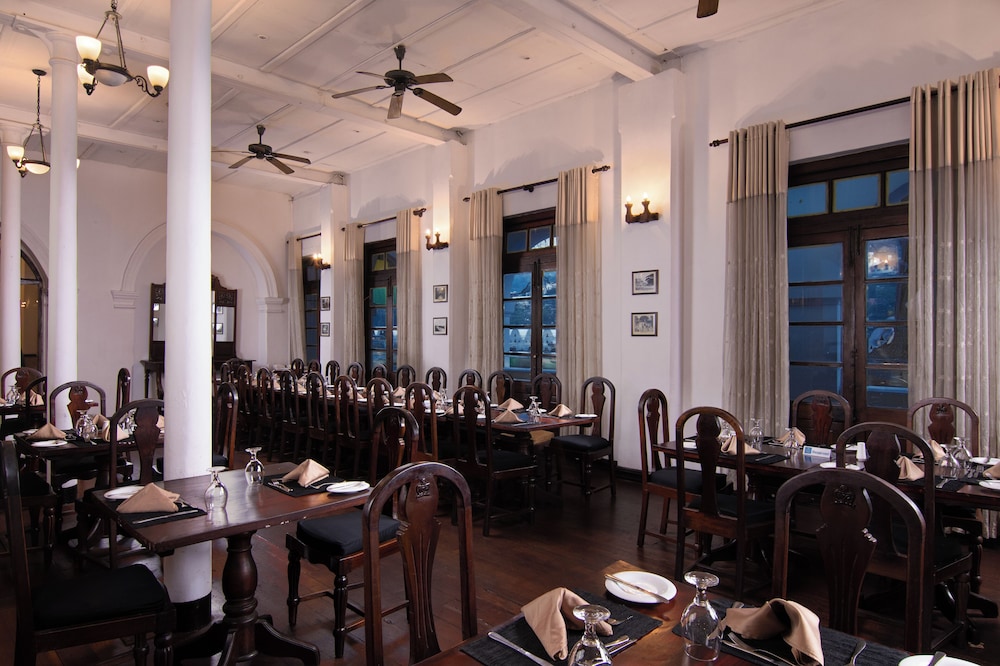 Queens Hotel 33/50