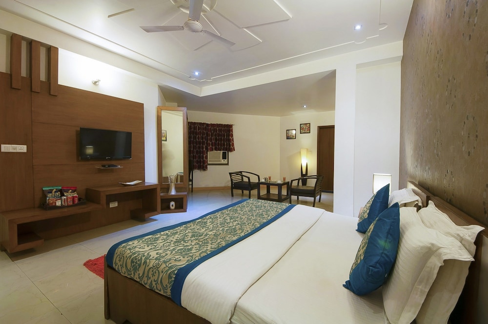 AIRPORT HOTEL DELHI 37 10/64