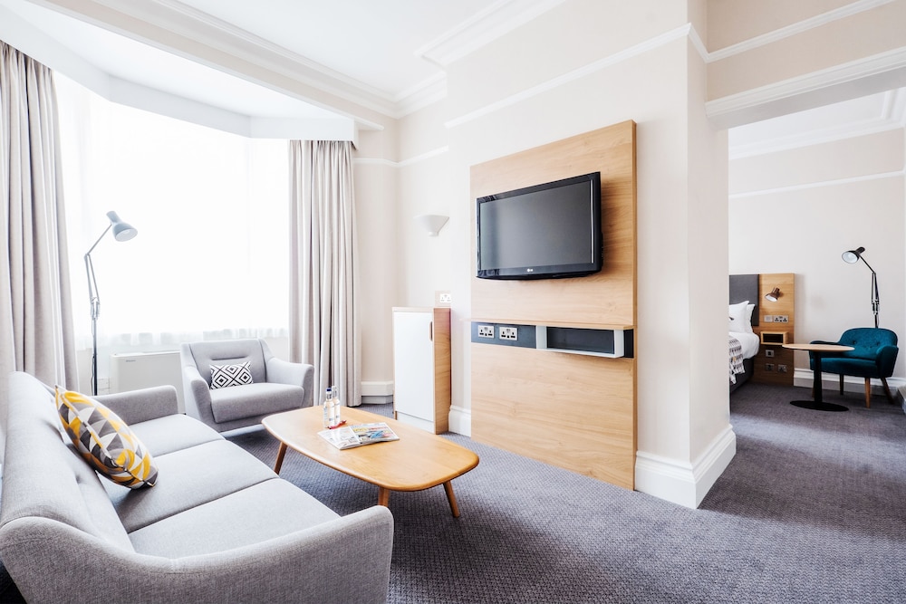 Holiday Inn Farnborough by IHG 44/74