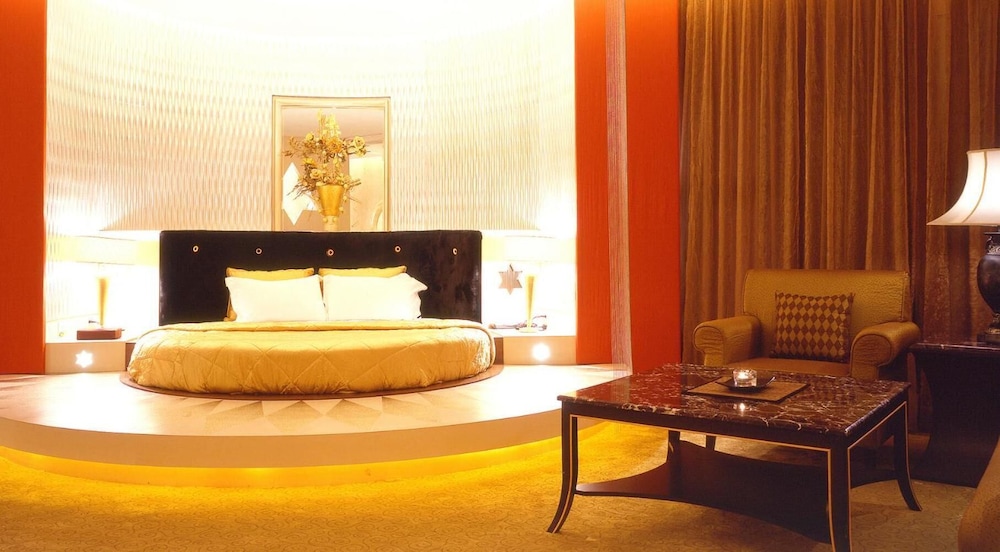 Dong Feng Motel 38/49