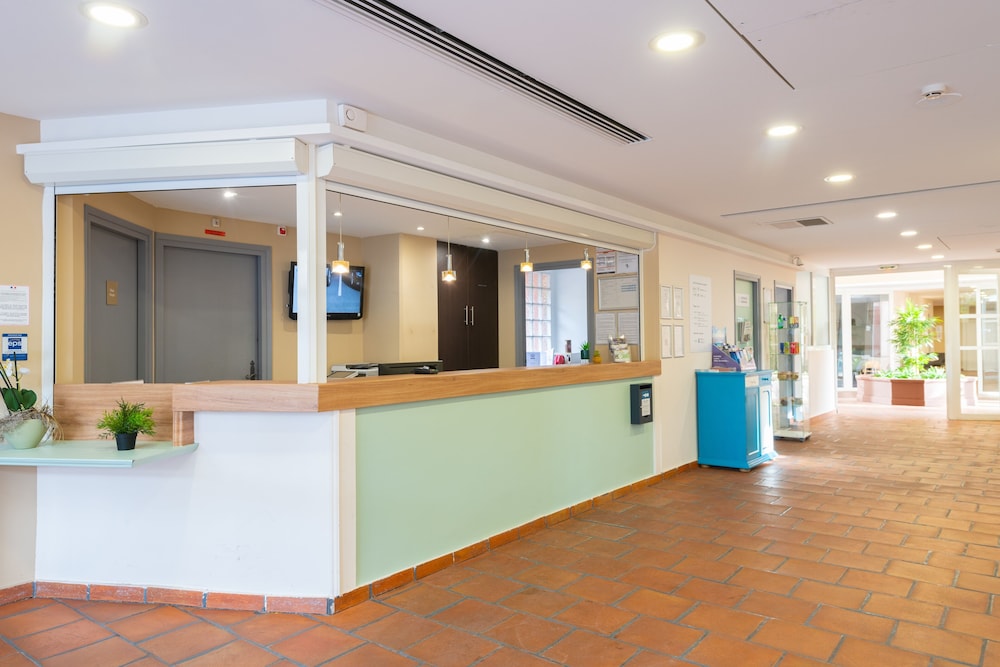 Lobby at Zenitude Hotel-Residences Le Cannet, LE CANNET