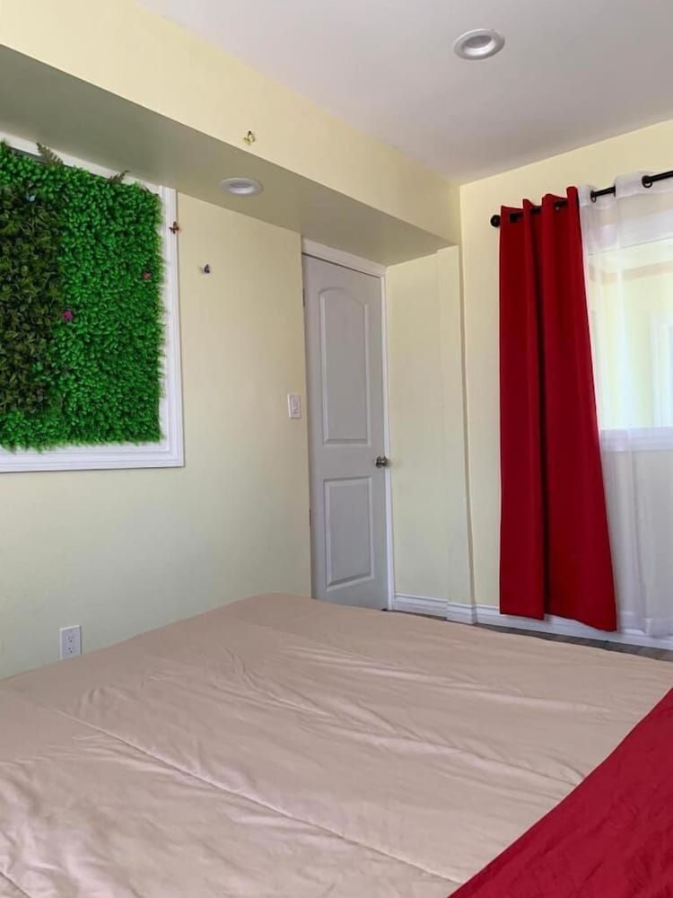 LAX Guest House 12/36