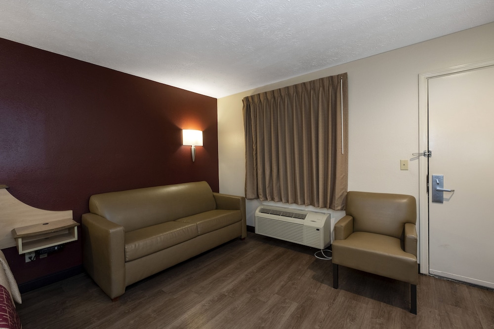 Red Roof Inn Indianapolis - Greenwood 17/24