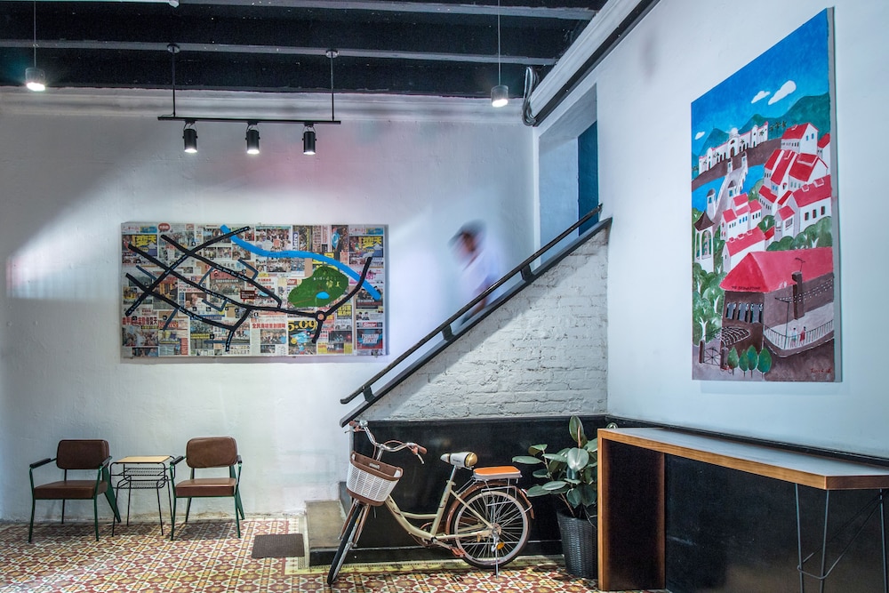 The Brownstone Hostel & Space 8/50