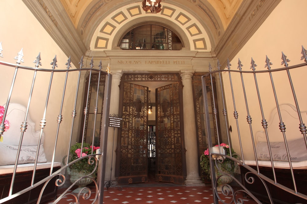 Piazza Pitti Palace 14/50
