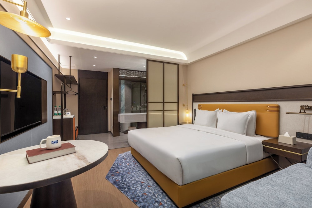 Standard, King Bed, Extra Floor Space