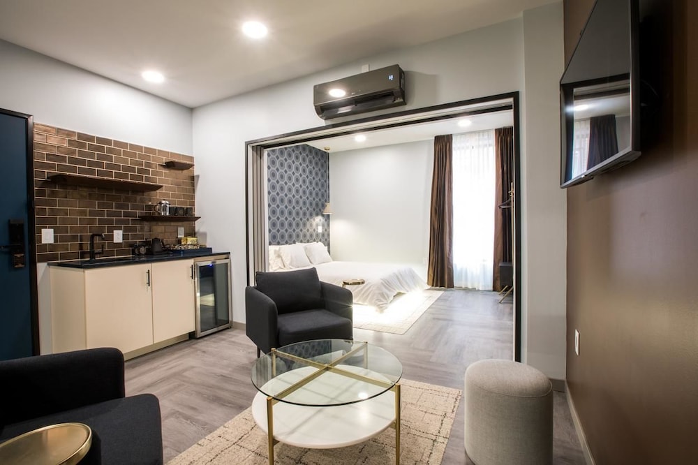 The Vault Hotel 10/17