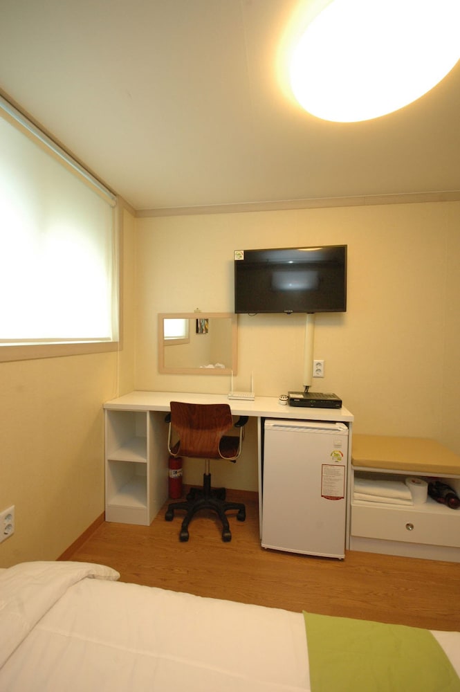 E Residence 19/25