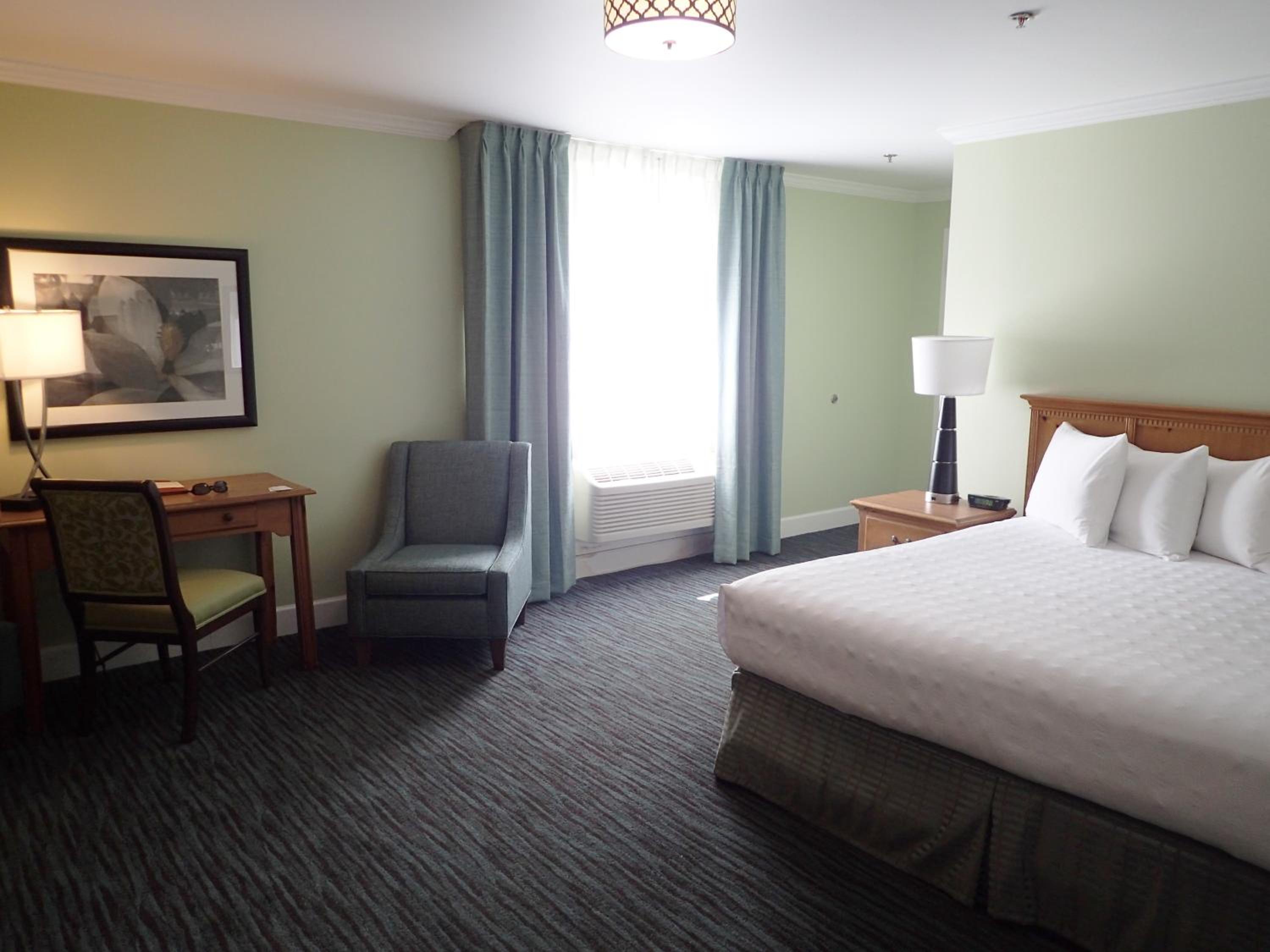 Deluxe, King Bed, Private Bathroom
