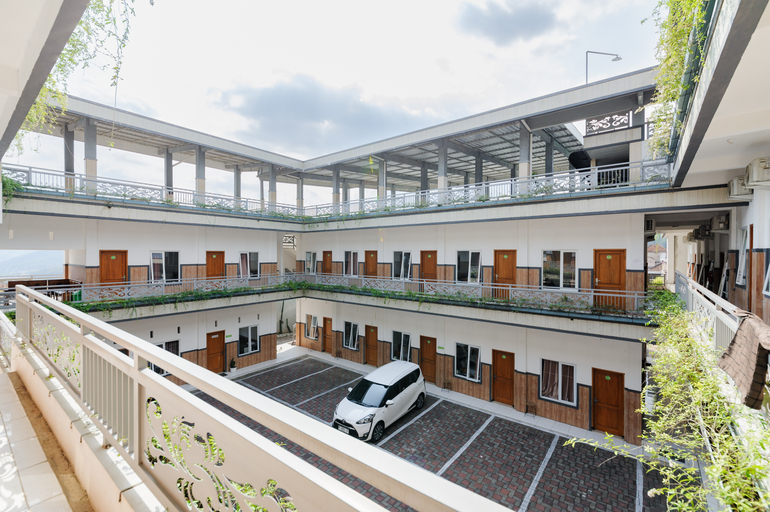Urbanview Hotel Sky Batu Malang by RedDoorz 2/11