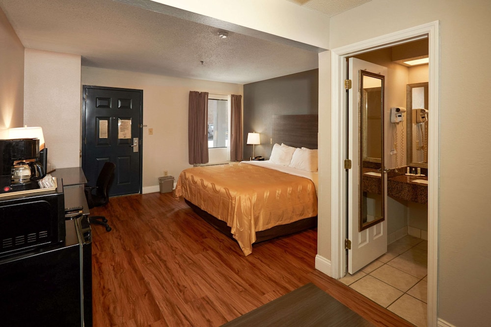 UPGRADE, SUITE, KING BED