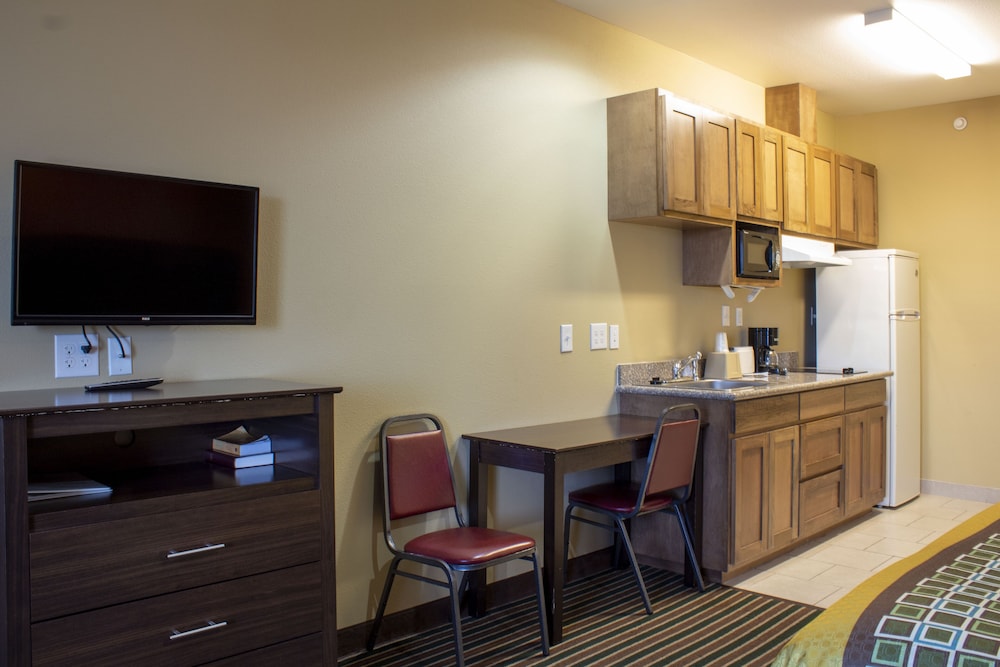 The Bungalows Hotel Event Center 48/61