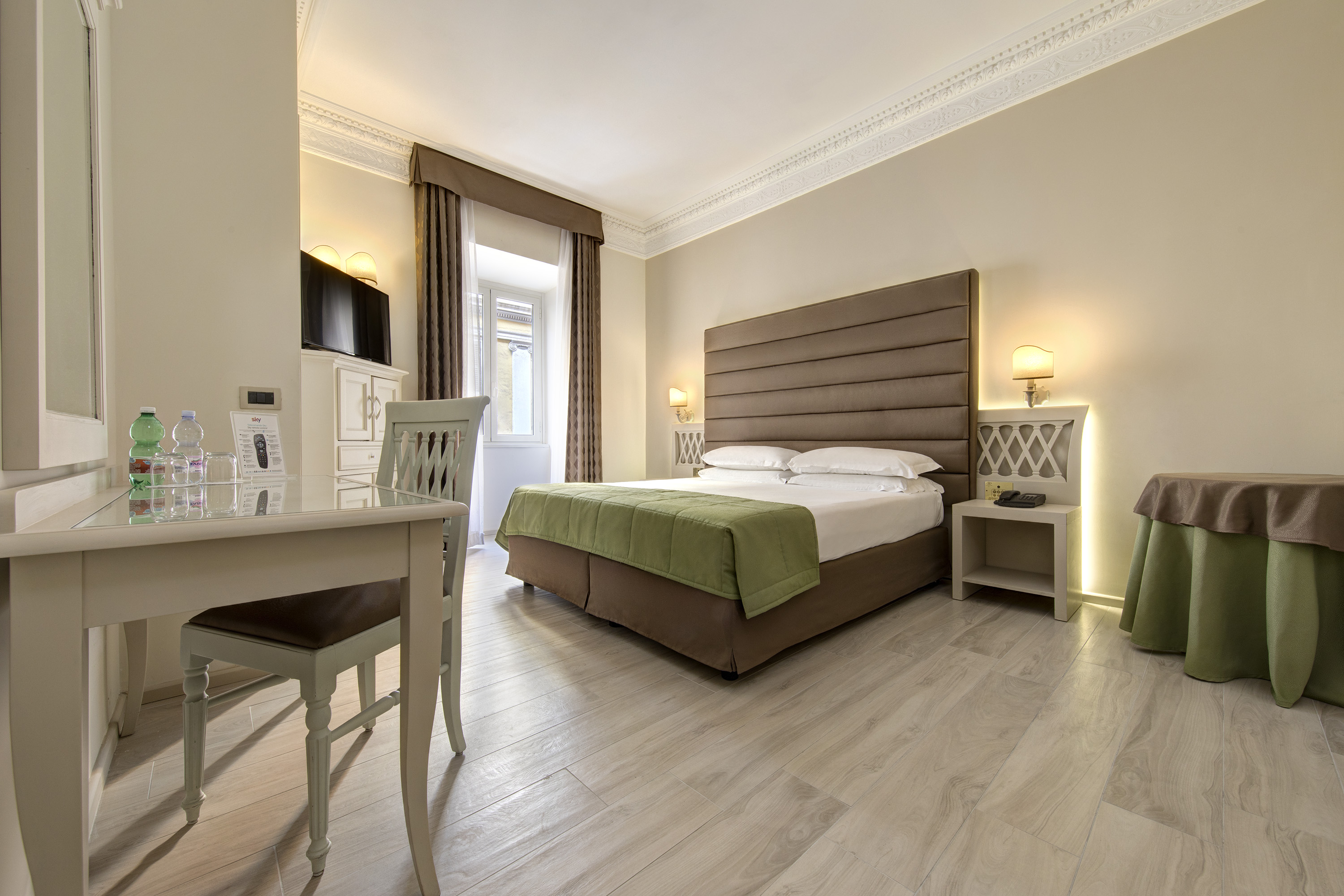 BAILEYS HOTEL 13/38