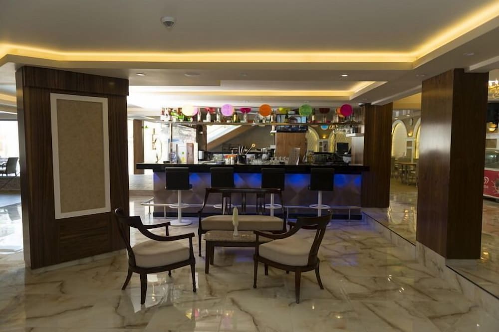 Lavinia Apart Hotel 54/66