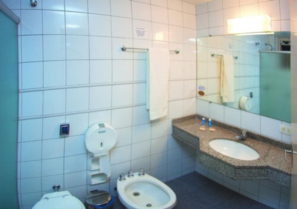 LIRA HOTEL 23/63