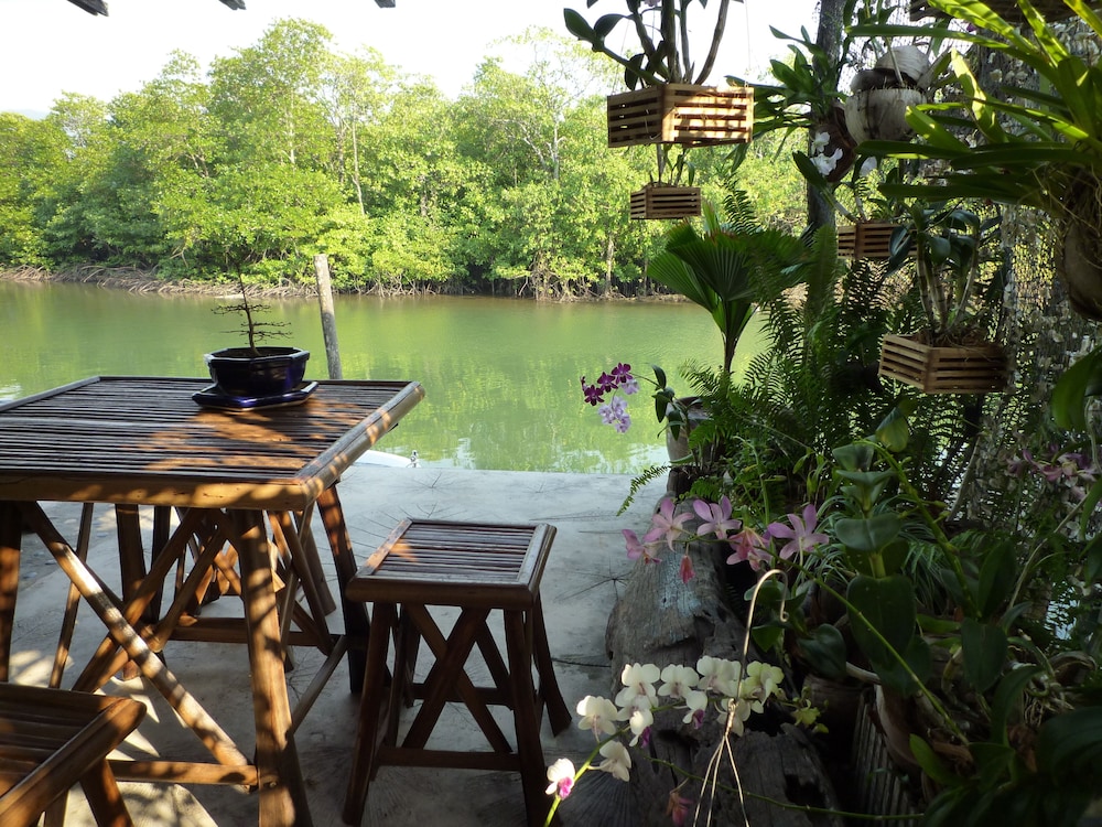 The Mangrove Hideaway Koh Chang 24/42