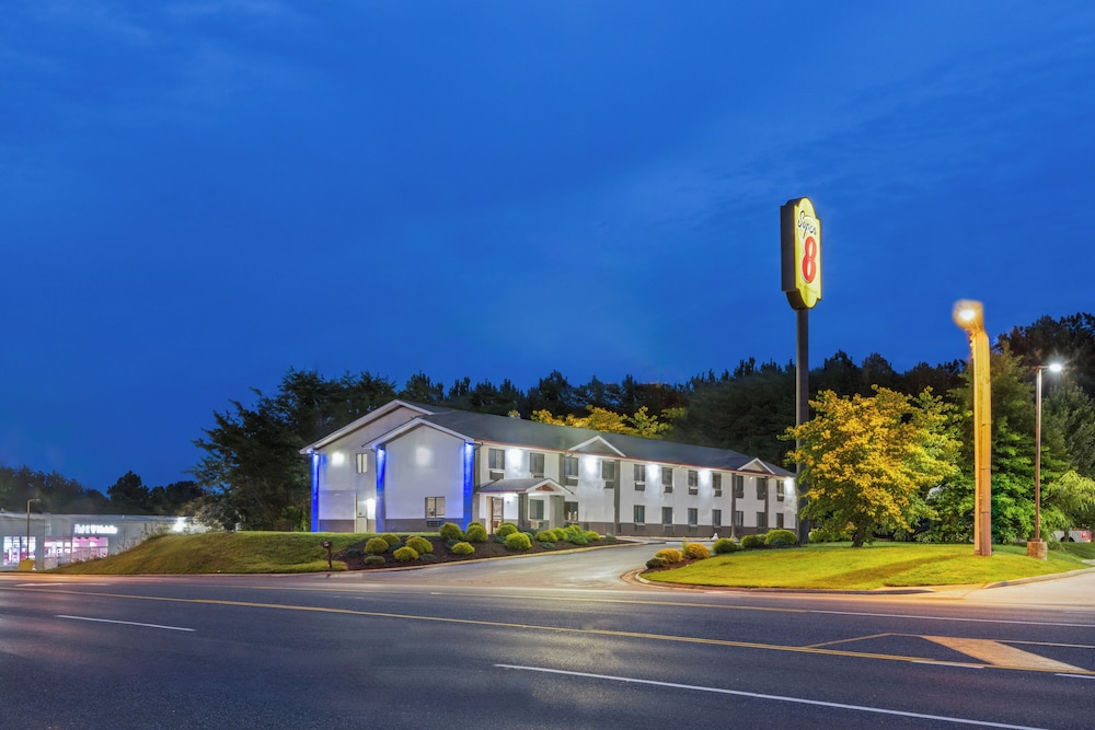 Super 8 by Wyndham Farmville 4/49