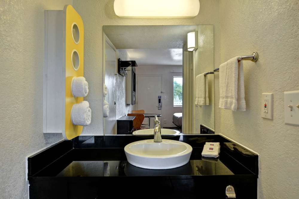 Motel6 Dania Beach, FL 57/59