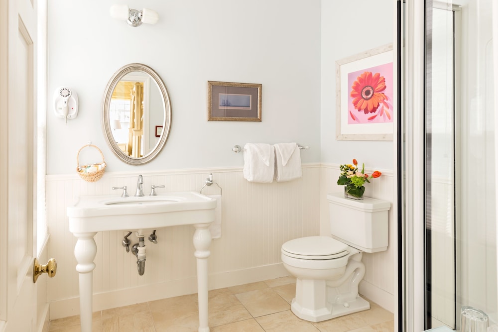 Brass Key Guesthouse - Adults Only 56/67