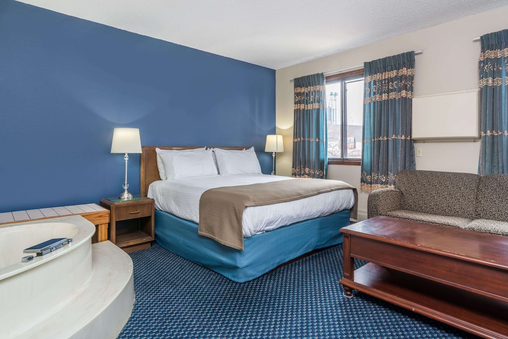 Knights Inn Litchfield 6/24