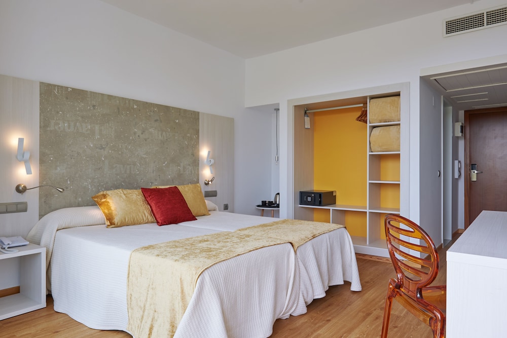 Abrat Hotel 13/64
