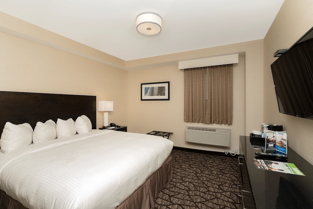 The Tower Hotel Fallsview 12/50