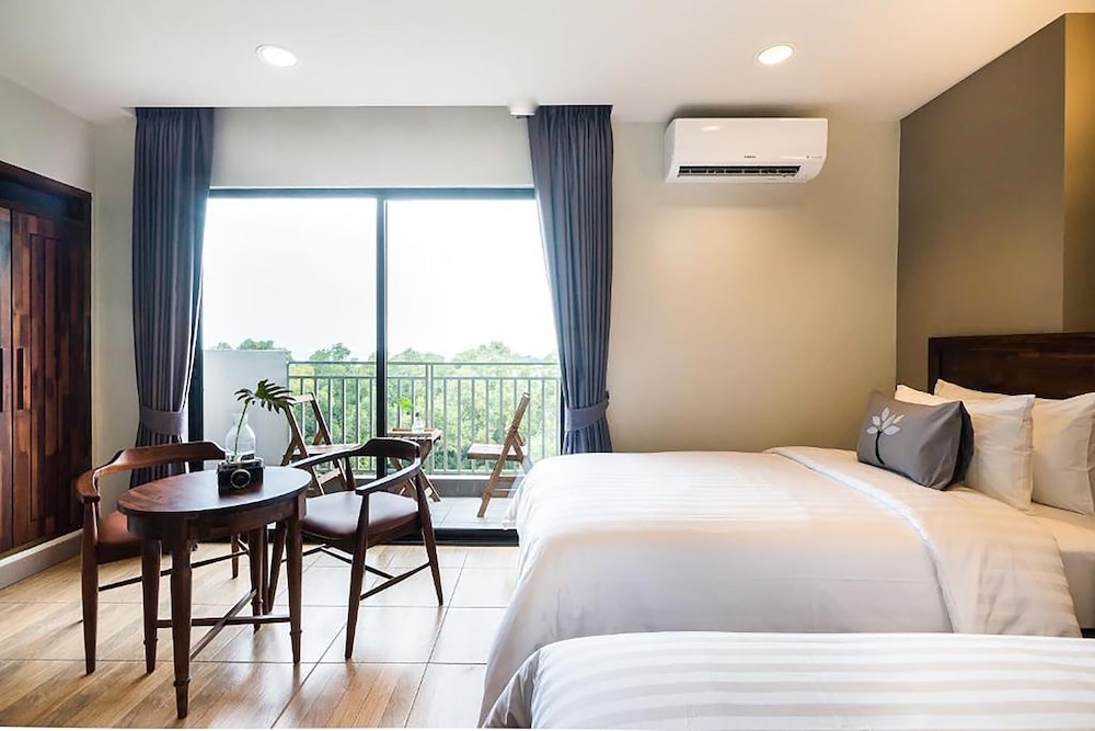Olive Tree Hotel 8/50